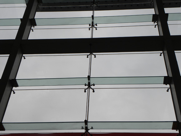 南山医疗器械产业园的点式玻璃幕墙配件驳接爪安装效果图.jpg