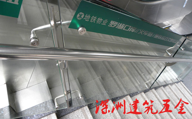 深圳地铁不锈钢楼梯工程立柱实物图